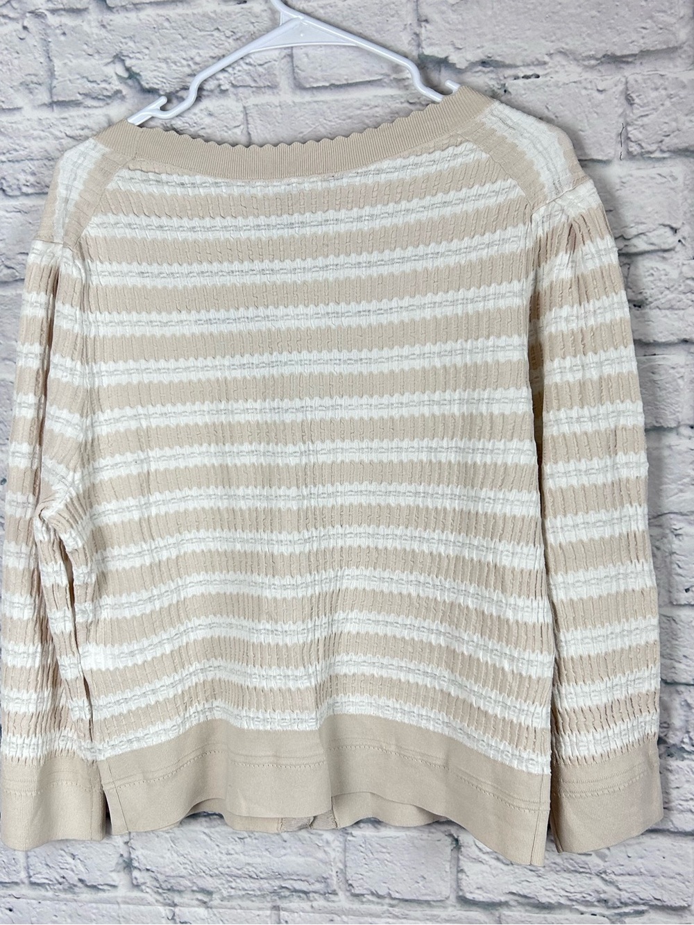 WHBM Textured Stripe Cardigan XL NWT Pearl Dust Geo Stripe Scallop Trim - Picture 8 of 8